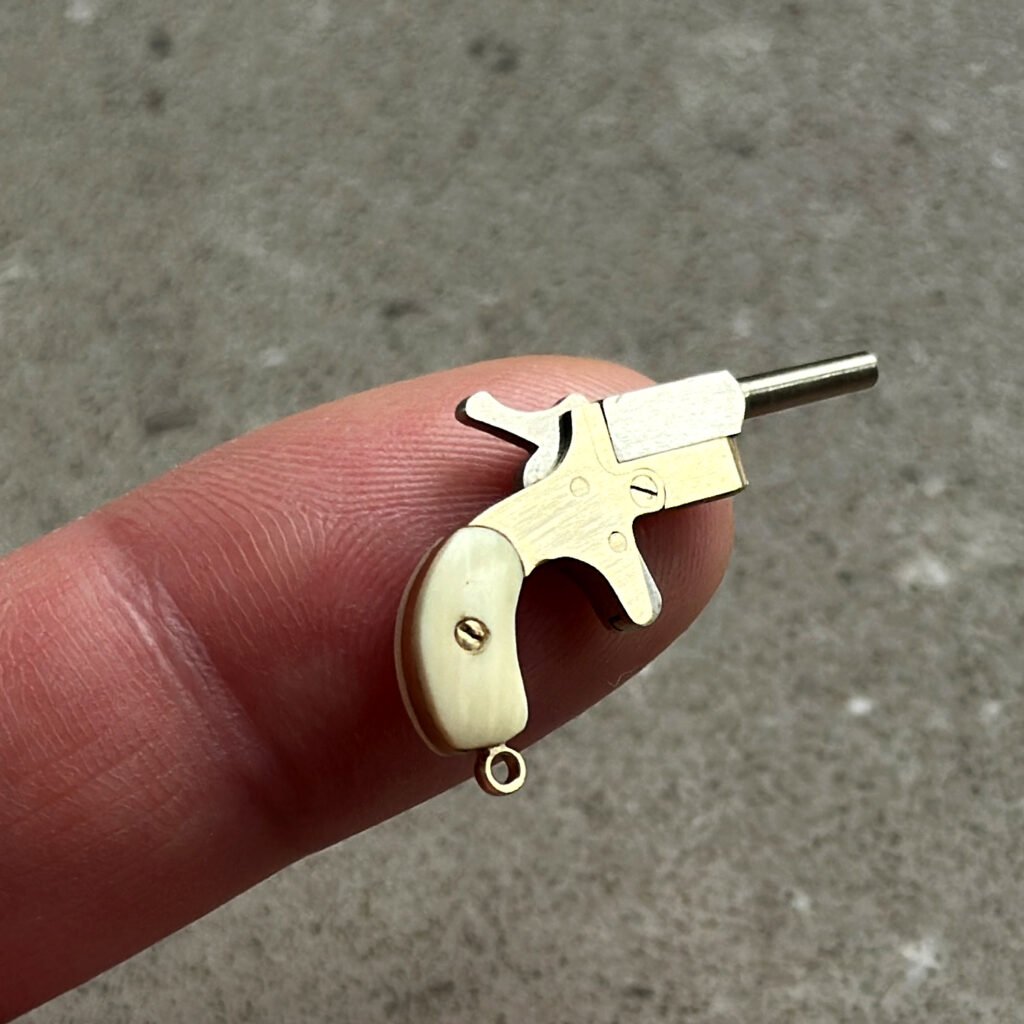 Derringer Gold 1mm Pistol Jewelry