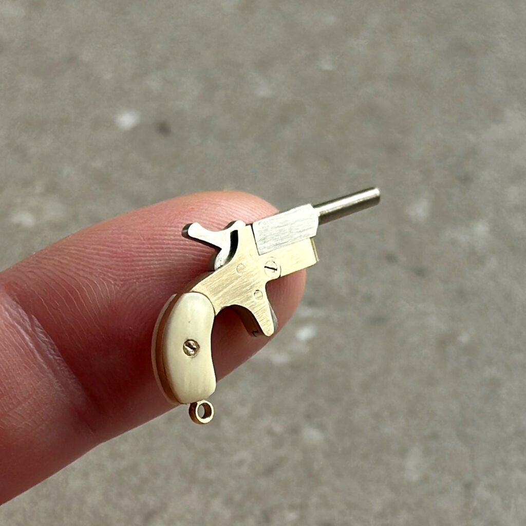 Derringer Gold 1mm Pistol Jewelry