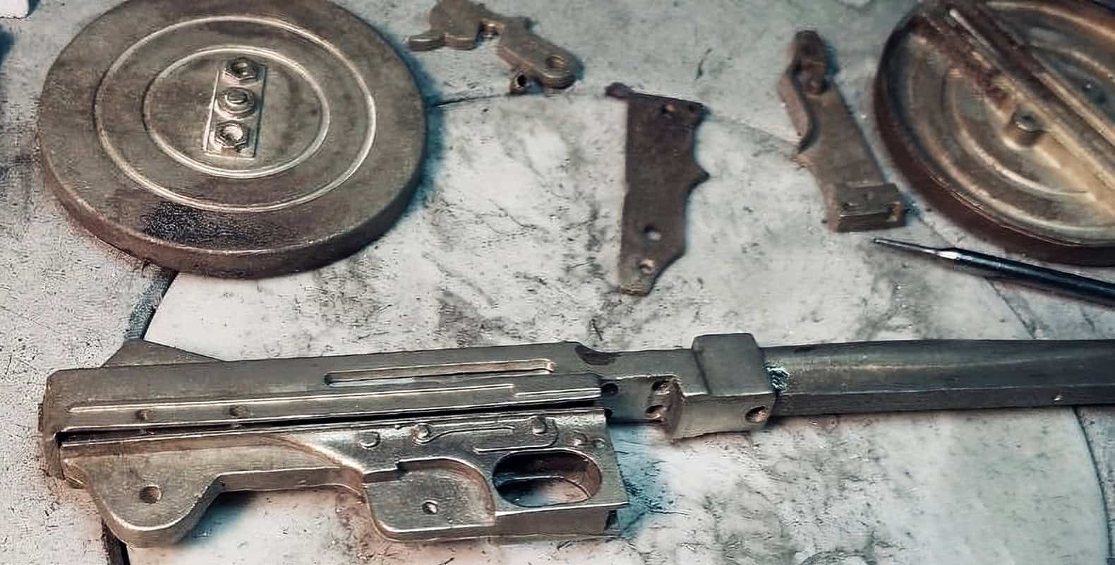 Thompson Submachine Gun (scale 1:5)