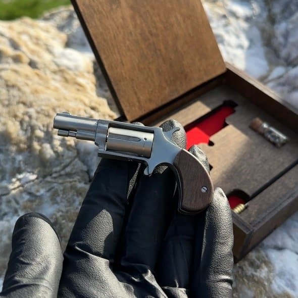 NAA revolver (scale 1:2)