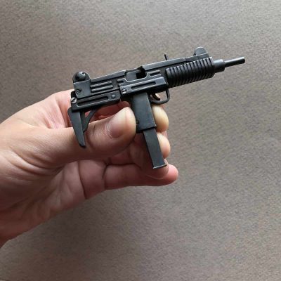 4-4.jpeg UZI Black Submachine Gun (scale 1:5)