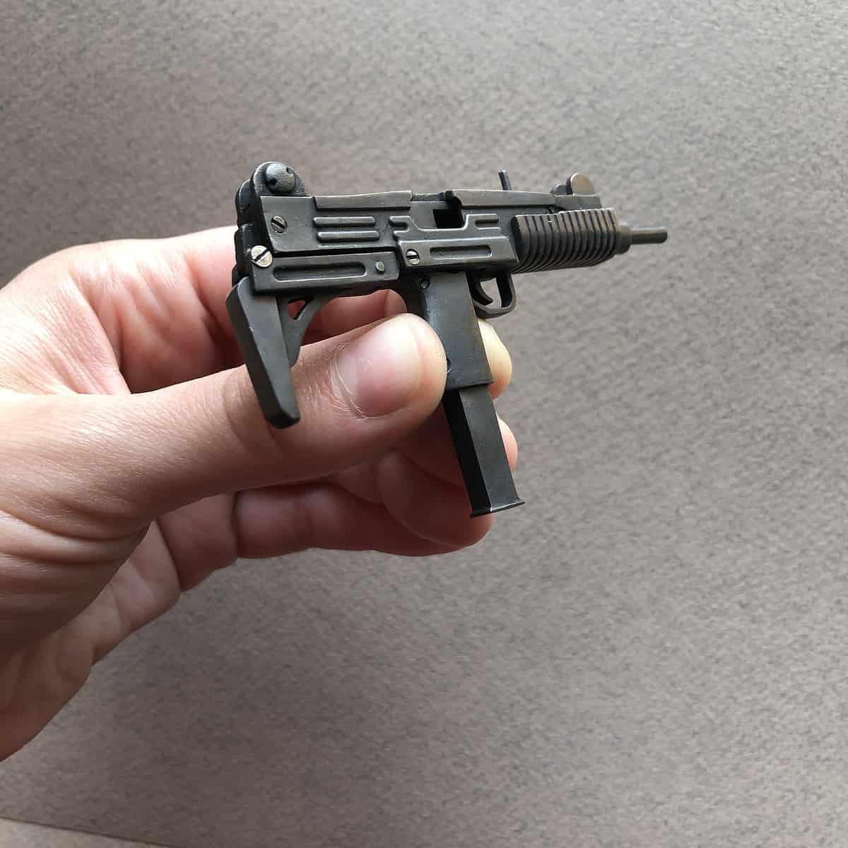 5-7.jpeg UZI Black Submachine Gun (scale 1:5)
