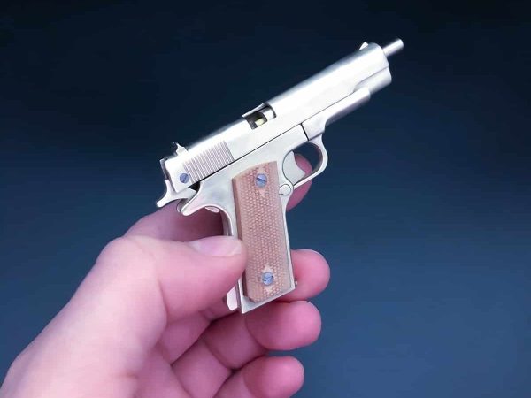 7-3.jpg Colt 1911 with Wood Grips (scale 1:3)