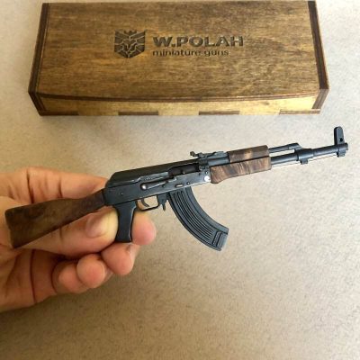 AK47-Kalashnikov-Rifle-03.jpg AK-47 (scale 1:6) Miniature Rifle