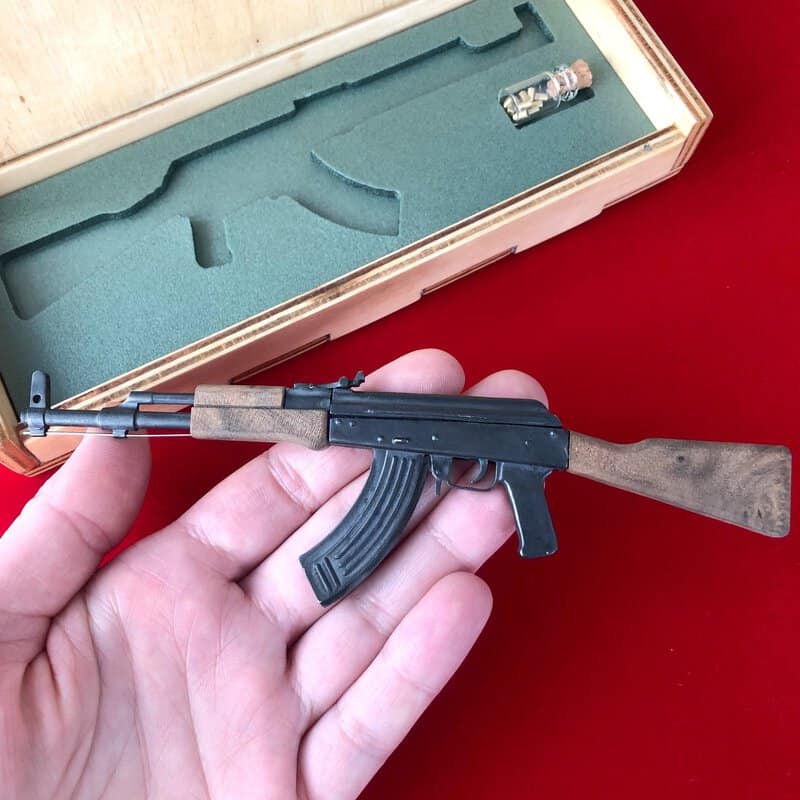 AK47-Kalashnikov-Rifle-07.jpg AK-47 (scale 1:6) Miniature Rifle