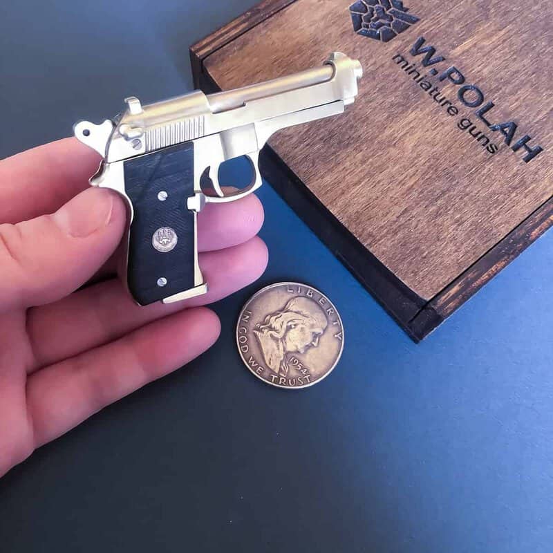 Beretta-92FS_02.jpg Beretta 92FS (scale 1:3) Miniature Pistol