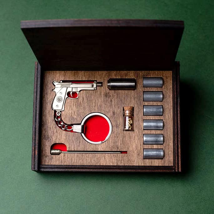 Beretta-Signal-Set-Gun-Keychain-a.jpg Beretta Signal Set (scale 1:5) Keychain Weapons