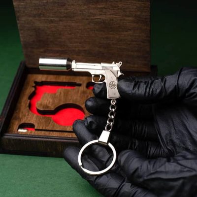 Beretta-Signal-Set-Gun-Keychain-d.jpg Beretta Signal Set (scale 1:5) Keychain Weapons