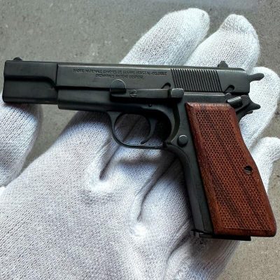 Browning-Hi-Power-Pistol-03.jpg Browning Hi-Power (Scale 1:3) Miniature Pistol