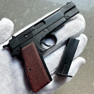 Browning-Hi-Power-Pistol-04.jpg Browning Hi-Power (Scale 1:3) Miniature Pistol