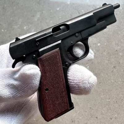 Browning-Hi-Power-Pistol-06.jpg Browning Hi-Power (Scale 1:3) Miniature Pistol