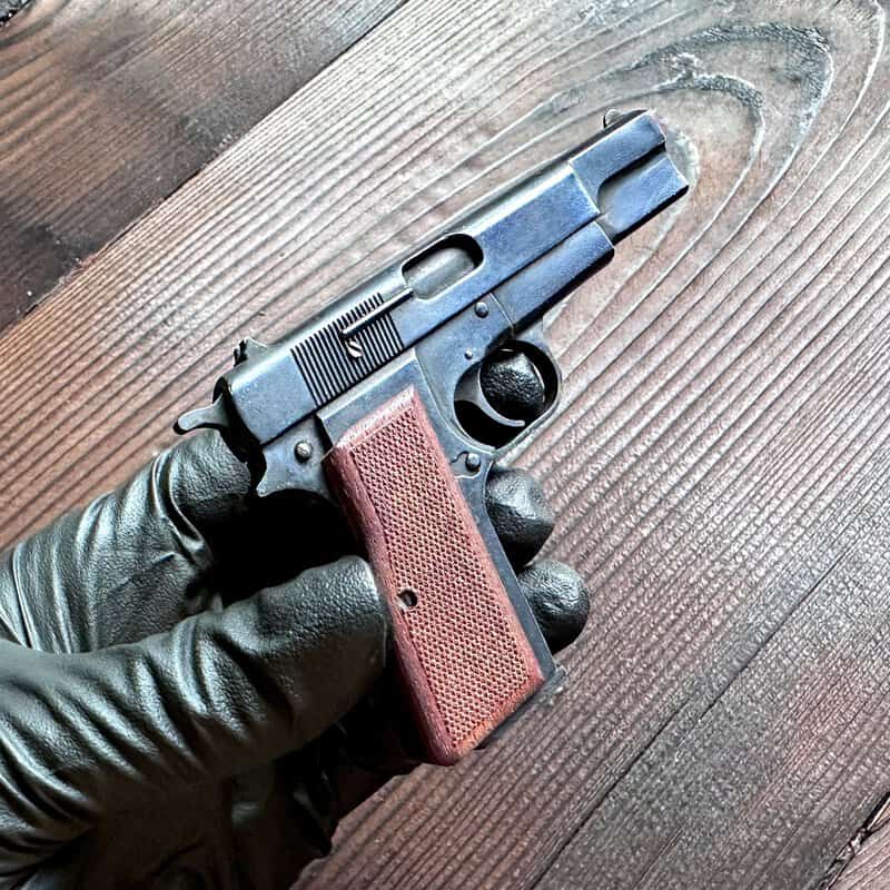 Browning-Hi-Power-Pistol-13.jpg Browning Hi-Power (Scale 1:3) Miniature Pistol