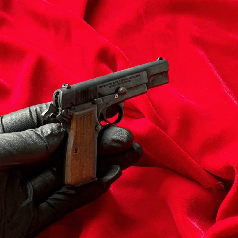 Browning-Hi-Power-Pistol-18.jpg Browning Hi-Power (Scale 1:3) Miniature Pistol