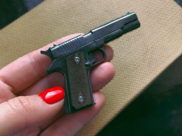 Colt-1911-Miniature-Gun-Black-Edition.jpg Colt 1911 Black (scale 1:3) Miniature Pistol