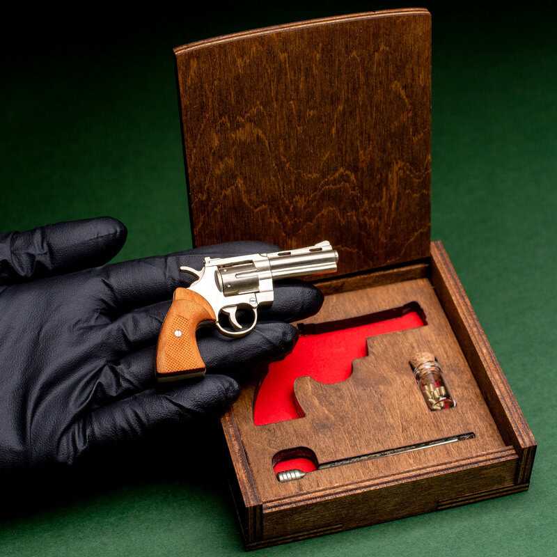 Colt Python 357 Magnum 4″ Barrel Revolver (scale 1:4)