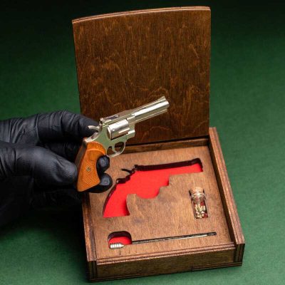 Colt Python 357 Magnum 4″ Barrel Revolver (scale 1:4)