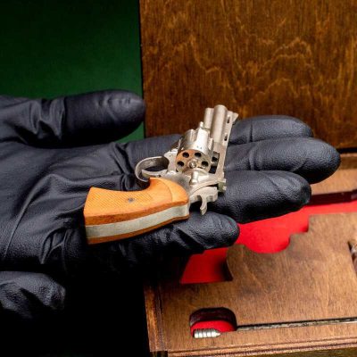 Colt Python 357 Magnum 4″ Barrel Revolver (scale 1:4)