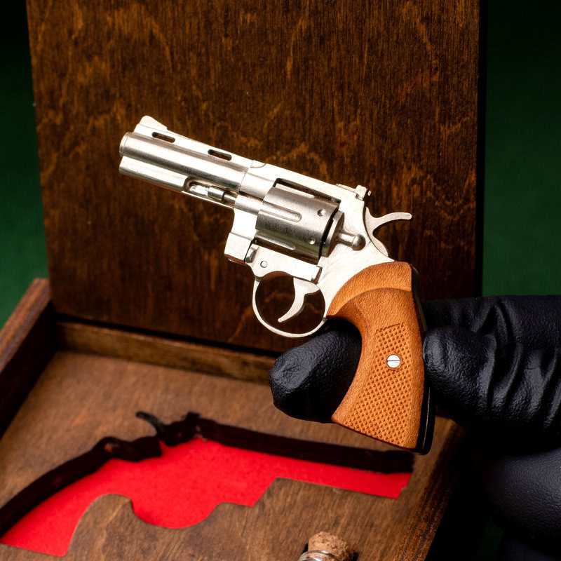 Colt Python 357 Magnum 4″ Barrel Revolver (scale 1:4)