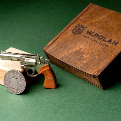 Colt Python 357 Magnum 4″ Barrel Revolver (scale 1:4)