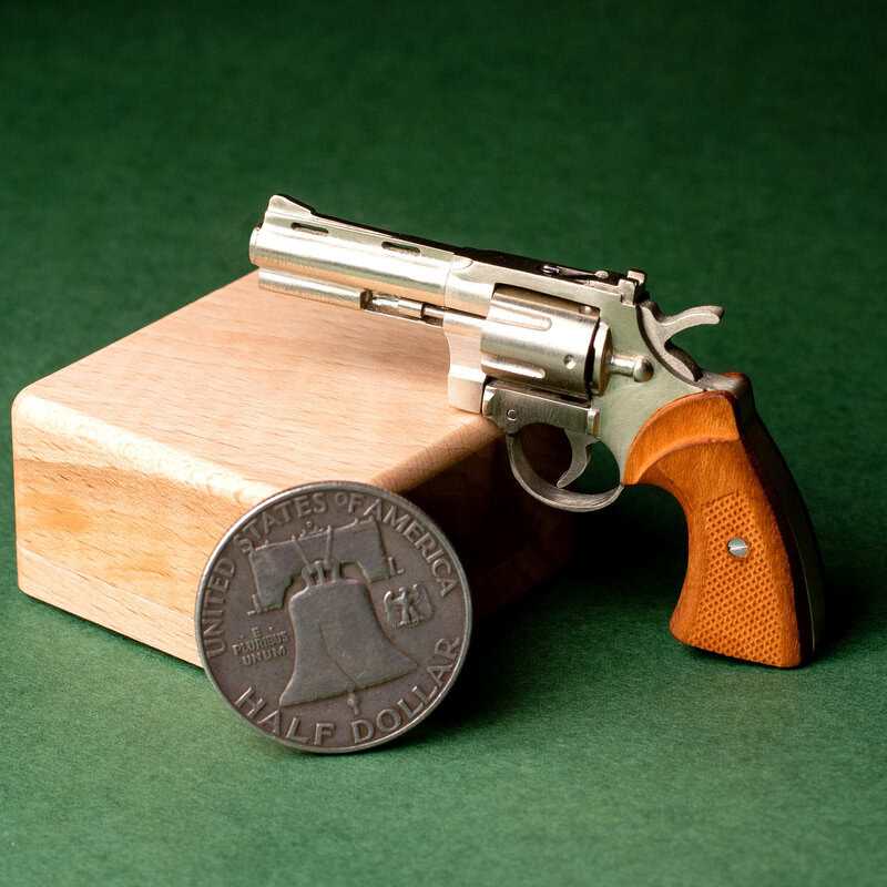 Colt Python 357 Magnum 4″ Barrel Revolver (scale 1:4)