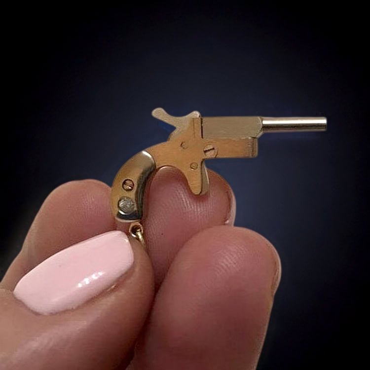 Derringer Gold Jewelry Gun with Brilliants (scale 1:6)