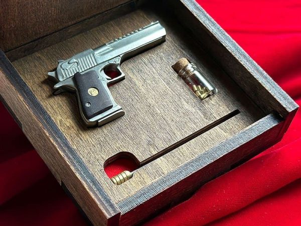 Desert-Eagle-Gun-00-1.jpg Desert Eagle Gun (scale 1:4)