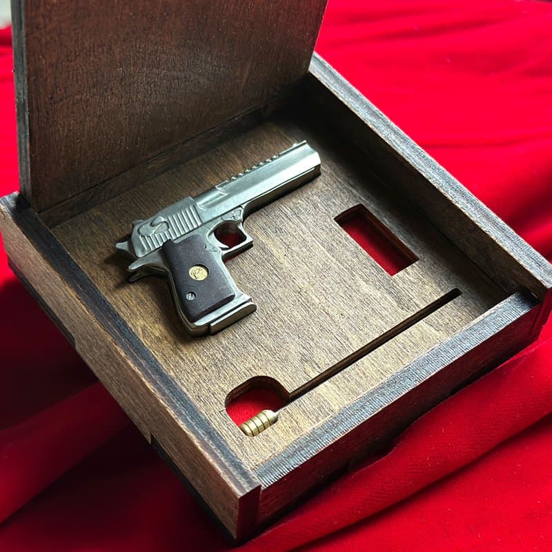 Desert-Eagle-Gun-01-2.jpg Desert Eagle Gun (scale 1:4)