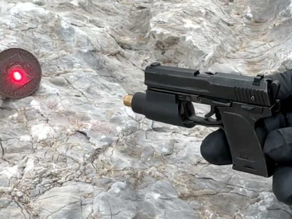 HK-USP-Pistol-With-Laser-Sight-02.jpg HK USP Pistol With Laser Sight (Scale 1:3)