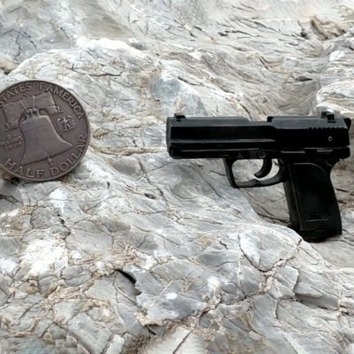 HK-USP-Pistol-With-Laser-Sight-03.jpg HK USP Pistol With Laser Sight (Scale 1:3)