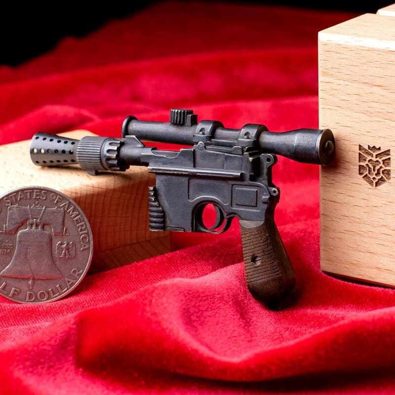 Han-Solo-Blaster-dl-44-05.jpg Han Solo Blaster dl-44 (scale 1:4)
