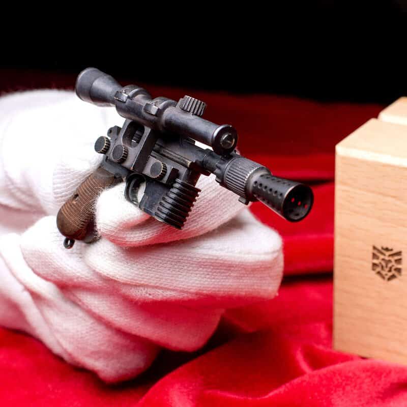 Han-Solo-Blaster-dl-44-09.jpg Han Solo Blaster dl-44 (scale 1:4)