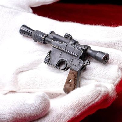 Han-Solo-Blaster-dl-44-10.jpg Han Solo Blaster dl-44 (scale 1:4)