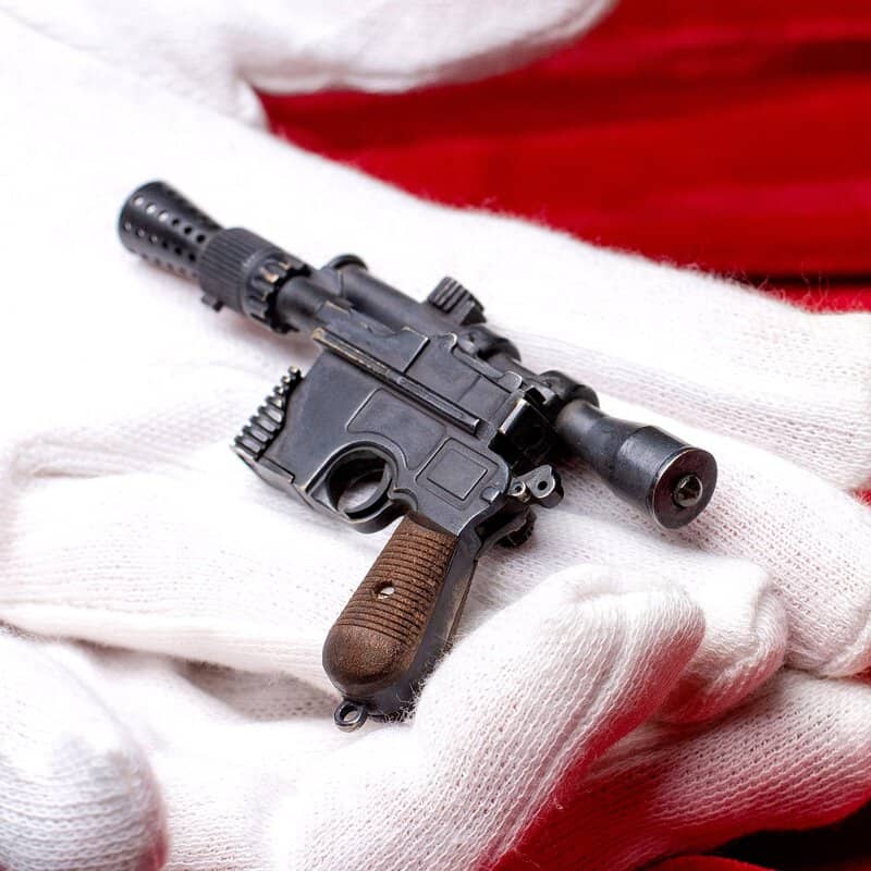 Han-Solo-Blaster-dl-44-12.jpg Han Solo Blaster dl-44 (scale 1:4)