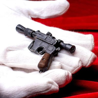 Han-Solo-Blaster-dl-44-13.jpg Han Solo Blaster dl-44 (scale 1:4)