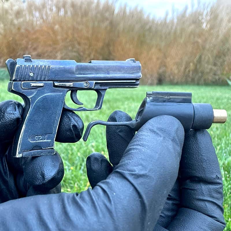 Heckler-Koch-USP-Pistol-02.jpg HK USP Pistol With Laser Sight (Scale 1:3)