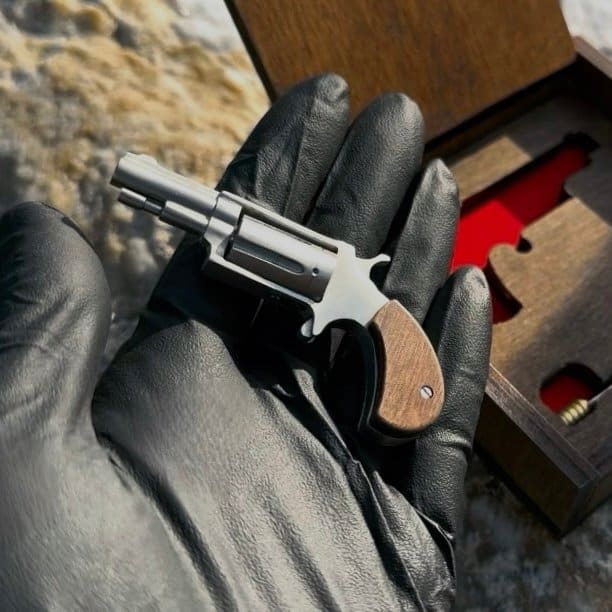 NAA revolver (scale 1:2)