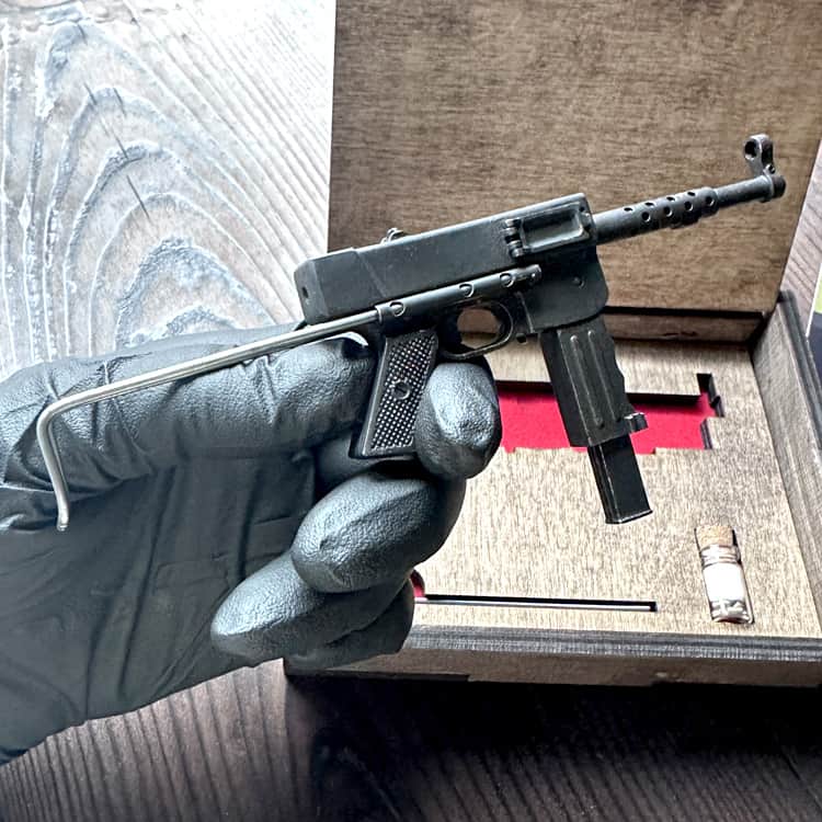 MAT-49-Submachine-Gun-03.jpg MAT-49 Submachine Gun (scale 1:6)