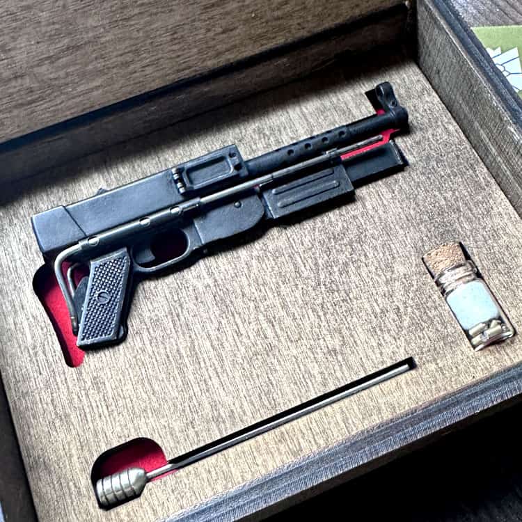 MAT-49-Submachine-Gun-04.jpg MAT-49 Submachine Gun (scale 1:6)