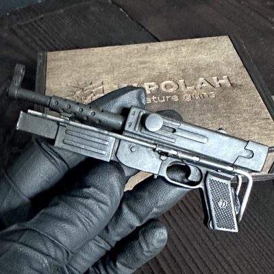 MAT-49-Submachine-Gun-05.jpg MAT-49 Submachine Gun (scale 1:6)