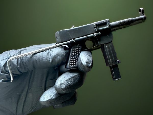MAT-49-Submachine-Gun-mainp-hoto.jpg MAT-49 Submachine Gun (scale 1:6)