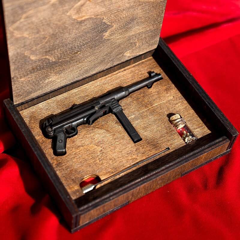 MP40-Submachine-Gun-00.jpg MP40 Submachine Gun (scale 1:6)