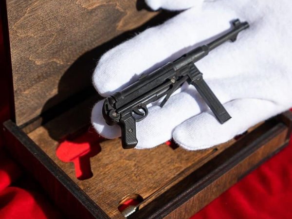 MP40 Submachine Gun (scale 1:6)