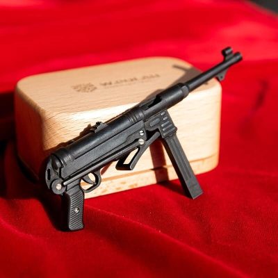 MP40-Submachine-Gun-06.jpg MP40 Submachine Gun (scale 1:6)