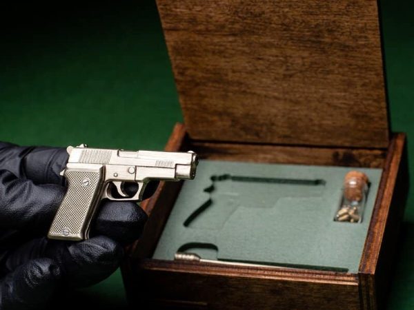 SIG Sauer P220 (scale 1:4) Miniature Pistol