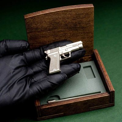 SIG Sauer P220 (scale 1:4) Miniature Pistol