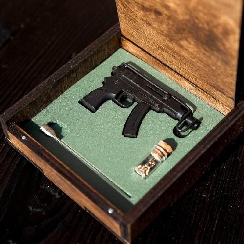 Scorpion-Submachine-Gun-01-1.jpg Scorpion Submachine Gun (scale 1:4)