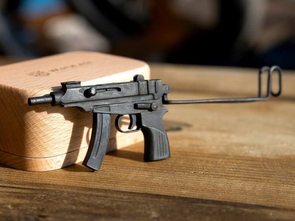 Scorpion-Submachine-Gun-06-1.jpg Scorpion Submachine Gun (scale 1:4)