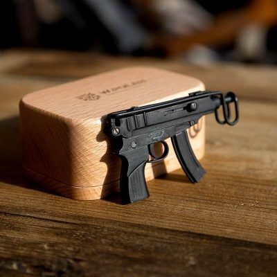 Scorpion-Submachine-Gun-08-1.jpg Scorpion Submachine Gun (scale 1:4)