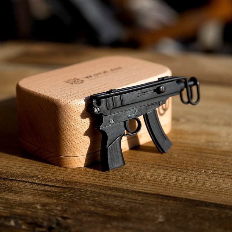 Scorpion-Submachine-Gun-08-1.jpg Scorpion Submachine Gun (scale 1:4)