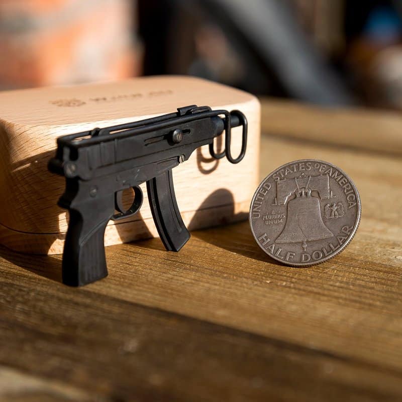 Scorpion-Submachine-Gun-10-1.jpg Scorpion Submachine Gun (scale 1:4)
